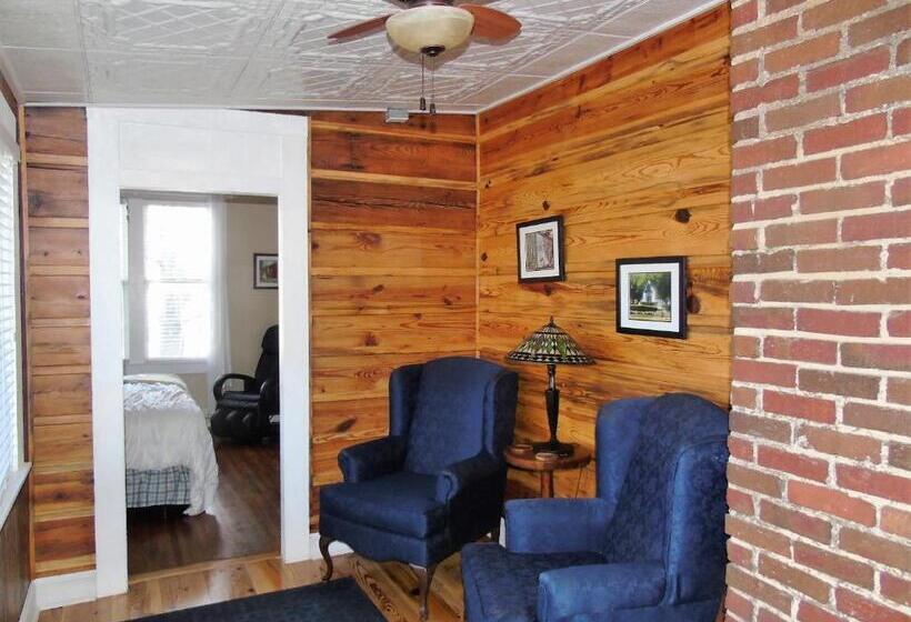 Люкс Кровать Кинг, The Charleston Inn Hendersonville Nc