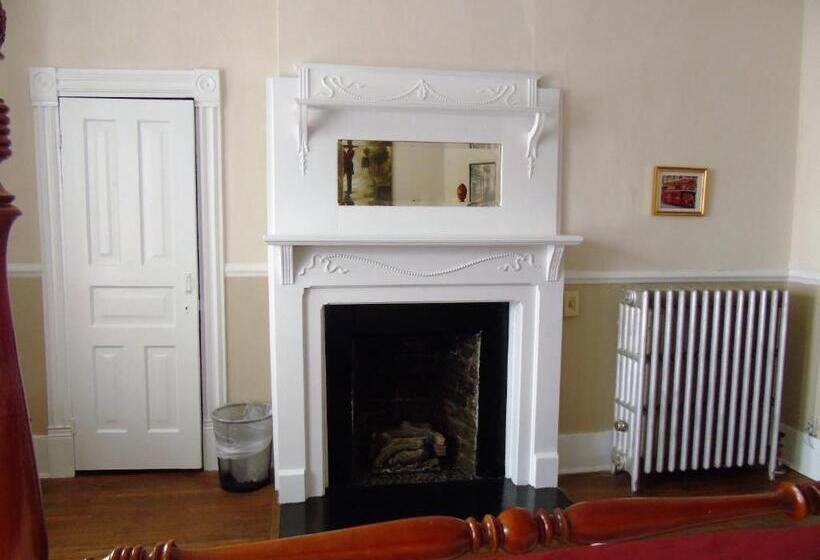 סוויטה דלוקס, The Charleston Inn Hendersonville Nc