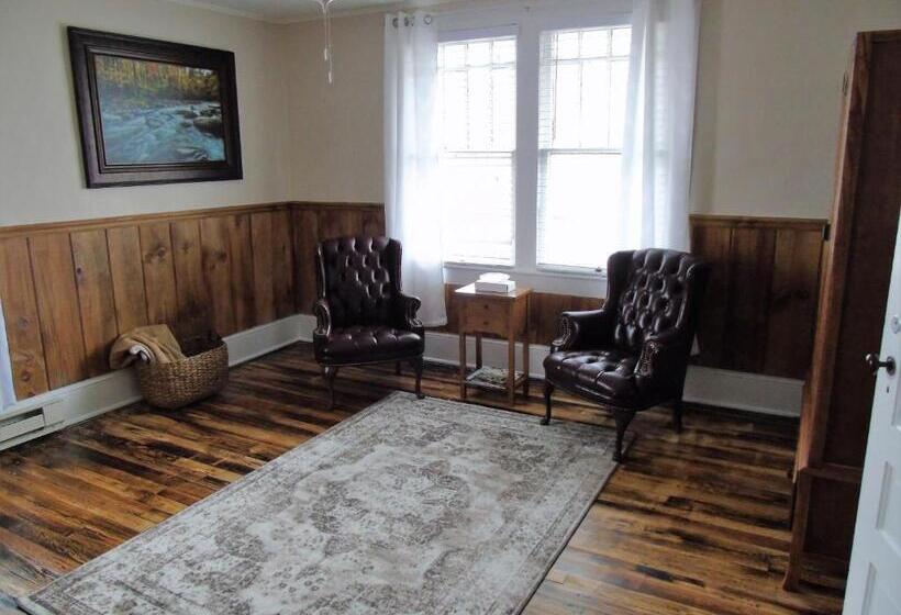 סוויטה דלוקס, The Charleston Inn Hendersonville Nc