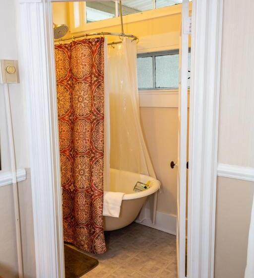 סוויטה דלוקס, The Charleston Inn Hendersonville Nc