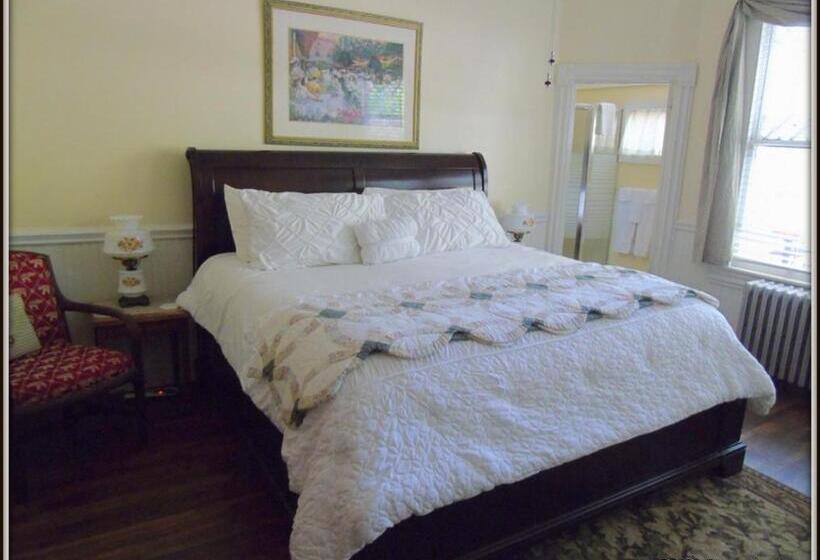 Люкс Кровать Кинг, The Charleston Inn Hendersonville Nc