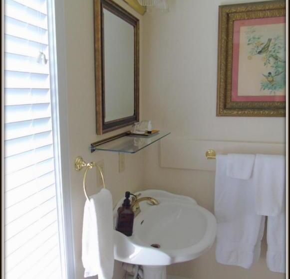 חדר סטנדרט עם מיטת קינג, The Charleston Inn Hendersonville Nc