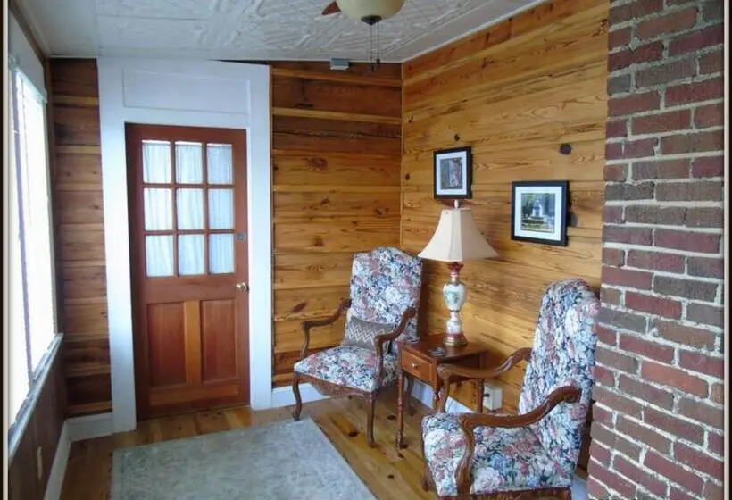 キングサイズベッドのスタンダードルーム, The Charleston Inn Hendersonville Nc