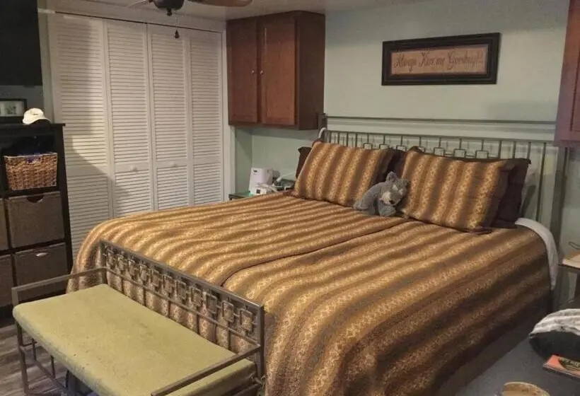 １ベッドルームハウス, The Charleston Inn Hendersonville Nc