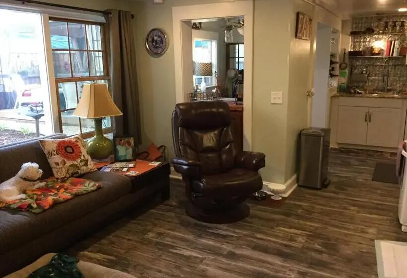 １ベッドルームハウス, The Charleston Inn Hendersonville Nc