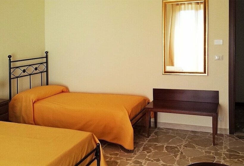 اتاق استاندارد سه نفره, B&b Capo Sant'alessio