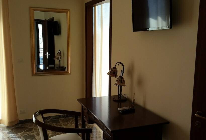 חדר סטנדרט לשלושה, B&b Capo Sant'alessio