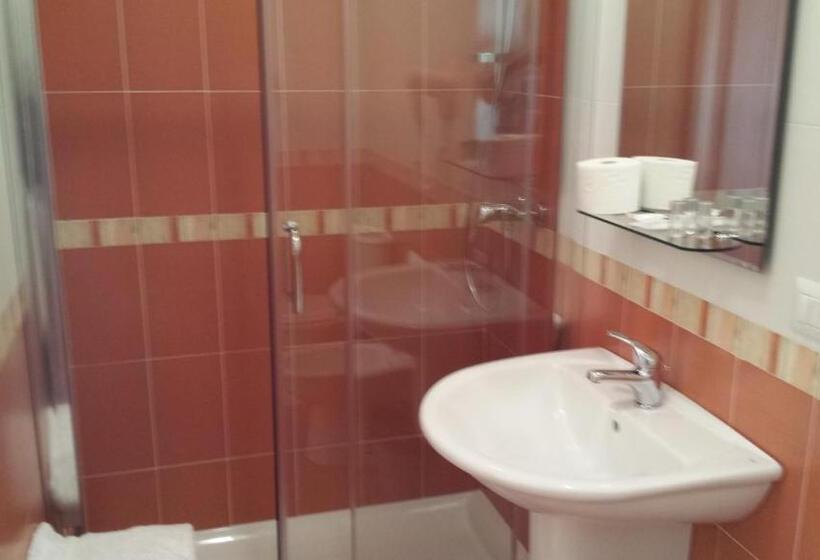 اتاق استاندارد سه نفره, B&b Capo Sant'alessio