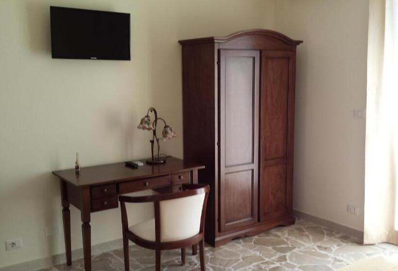 חדר סטנדרט לשלושה, B&b Capo Sant'alessio