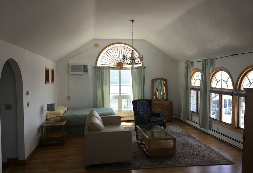 带海景的标准工作室, Grand View Motel