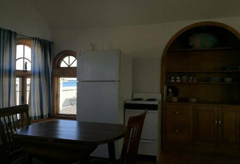 带海景的标准工作室, Grand View Motel