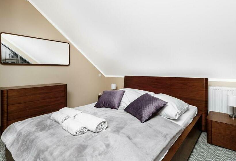 Номер Стандарт, Holiday