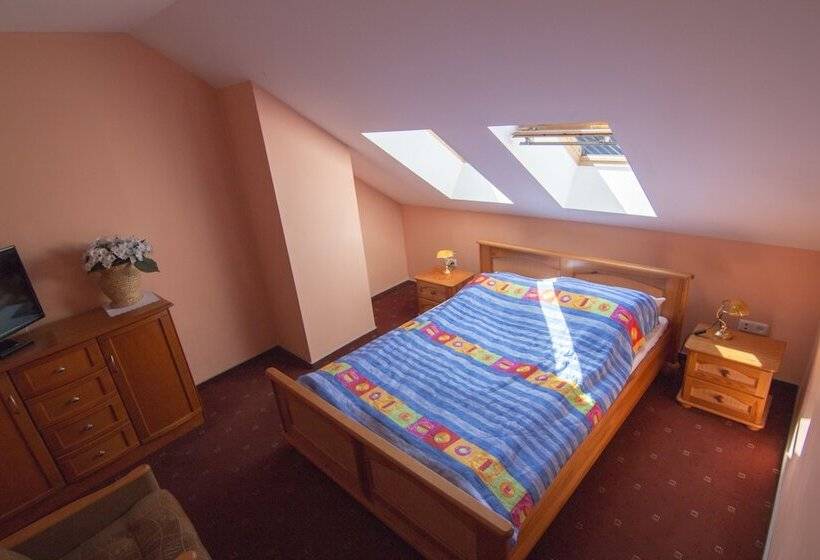 Номер Стандарт, Holiday