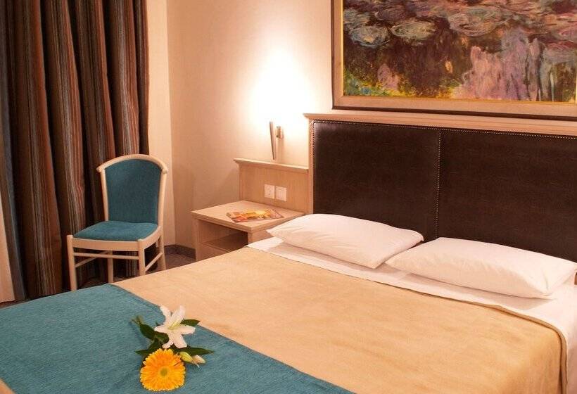 Quarto Estandar, Iris