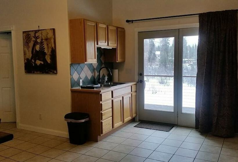 شقة غرفة واحدة, Alaska Haven