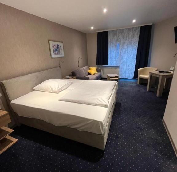 Standard Triple Room, Aquarius Braunschweig