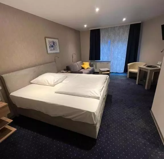 Standard Triple Room, Aquarius Braunschweig