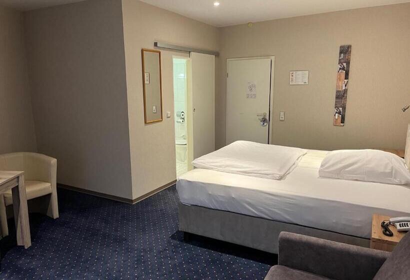 Standard Triple Room, Aquarius Braunschweig