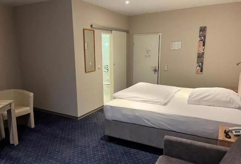Standard Triple Room, Aquarius Braunschweig