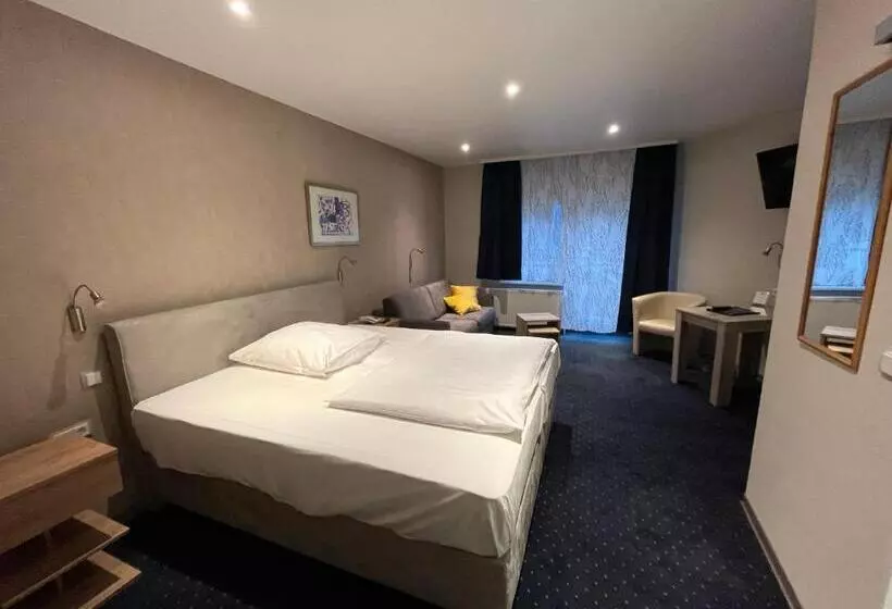 Standard Triple Room, Aquarius Braunschweig