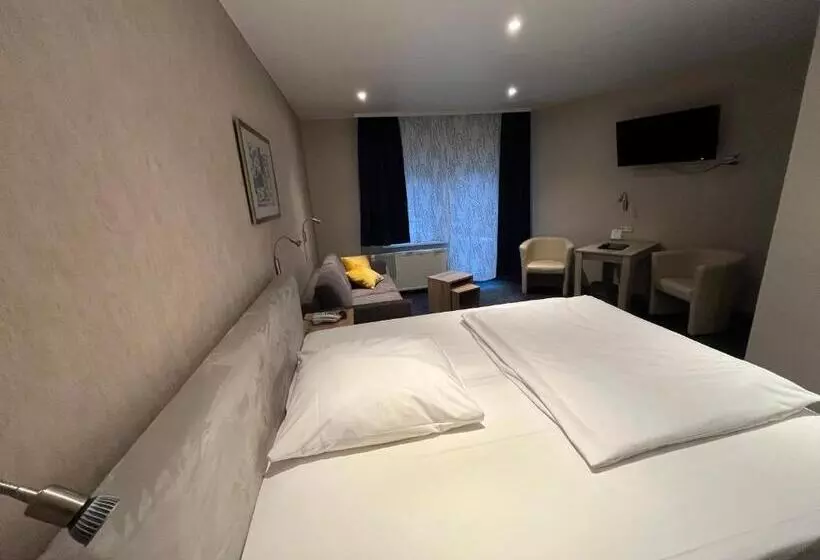 Standard Triple Room, Aquarius Braunschweig