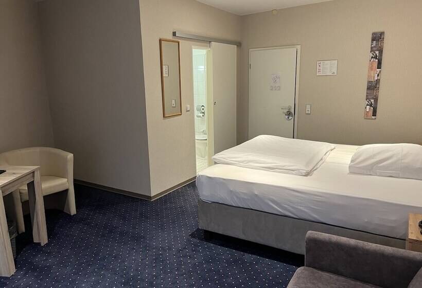 Standard Triple Room, Aquarius Braunschweig