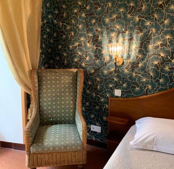 Номер Superior, Central Bastia
