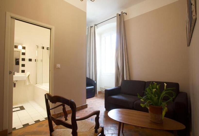 جناح جونيور, Central Bastia