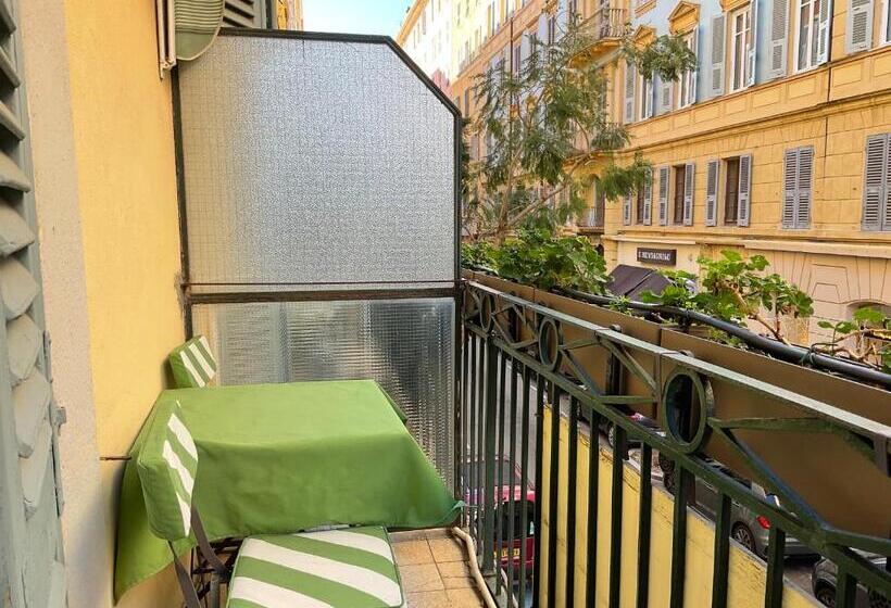 Номер Стандарт с Балконом, Central Bastia