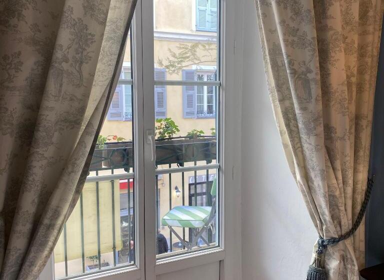 غرفة قياسية مزوَّدة بشُرفة, Central Bastia