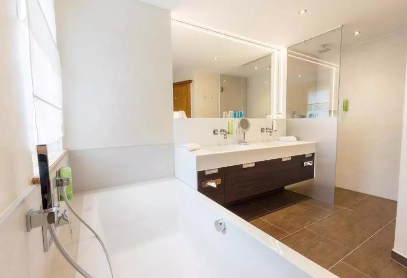 Suite mit Seeblick, Der Birkenhof Spa & Genuss Resort