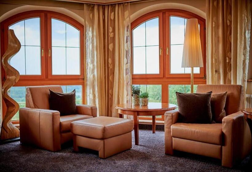 Suite with lake view, Der Birkenhof Spa & Genuss Resort