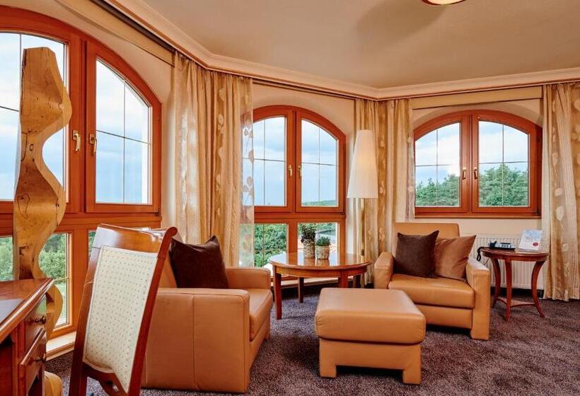 Suite with lake view, Der Birkenhof Spa & Genuss Resort