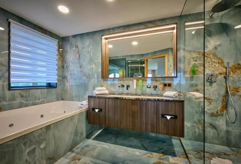 Suite mit Hydromassage, Der Birkenhof Spa & Genuss Resort