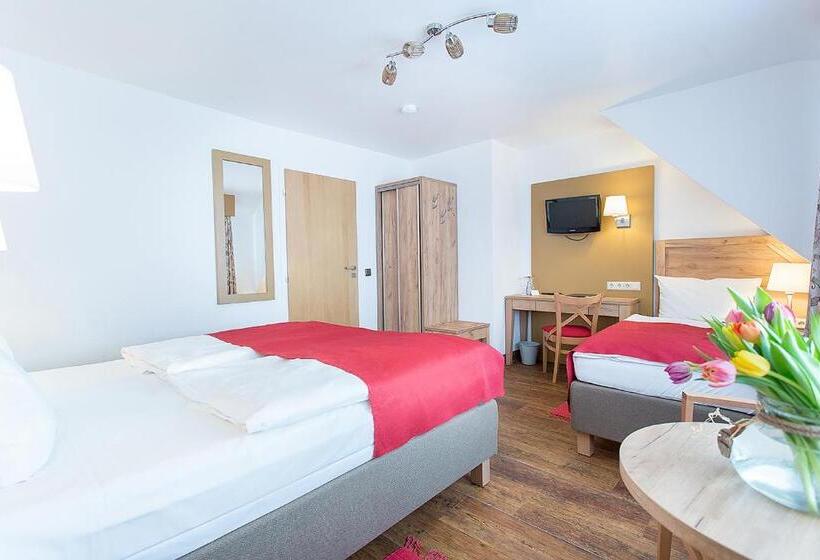 Quarto Triplo Standart, Diana