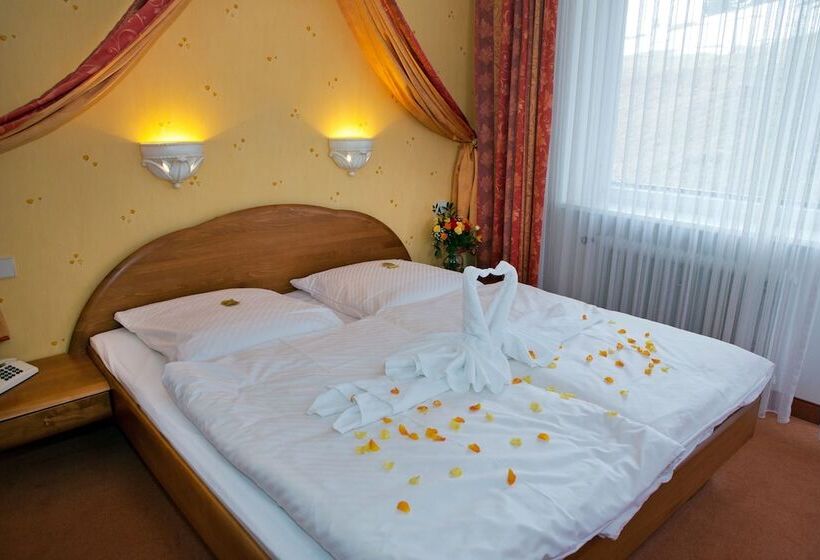 Quarto Triplo Standart, Diana