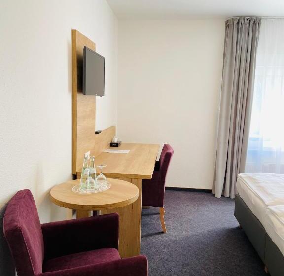 标准单人间, Esmer