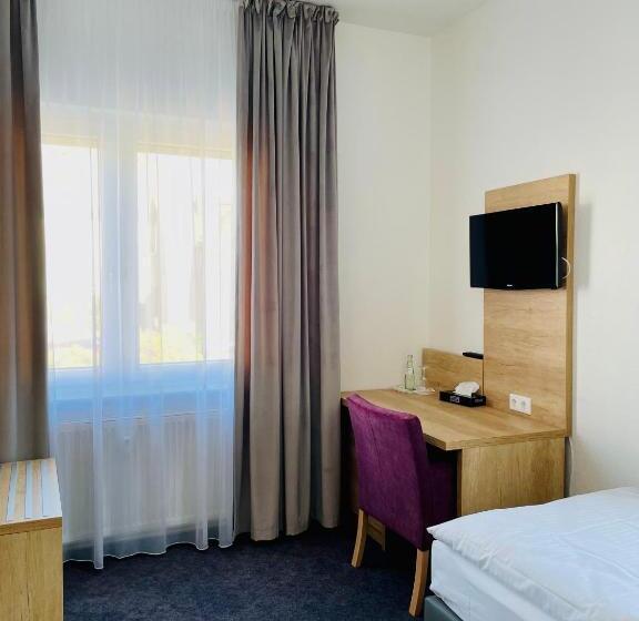 标准单人间, Esmer