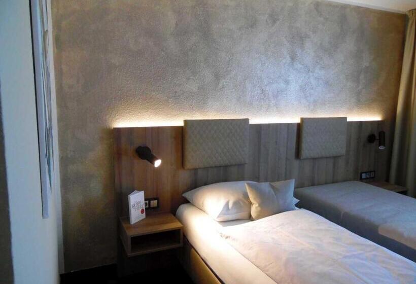 Standart Oda, Garni Arcis