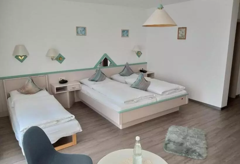 اتاق استاندارد سه تخته با چشم‌انداز باغ, Landhotel Eibl