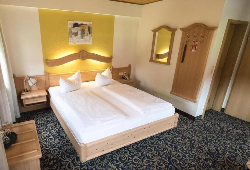 컴포트 룸, Löwen