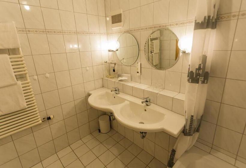 주니어 스위트, Löwen