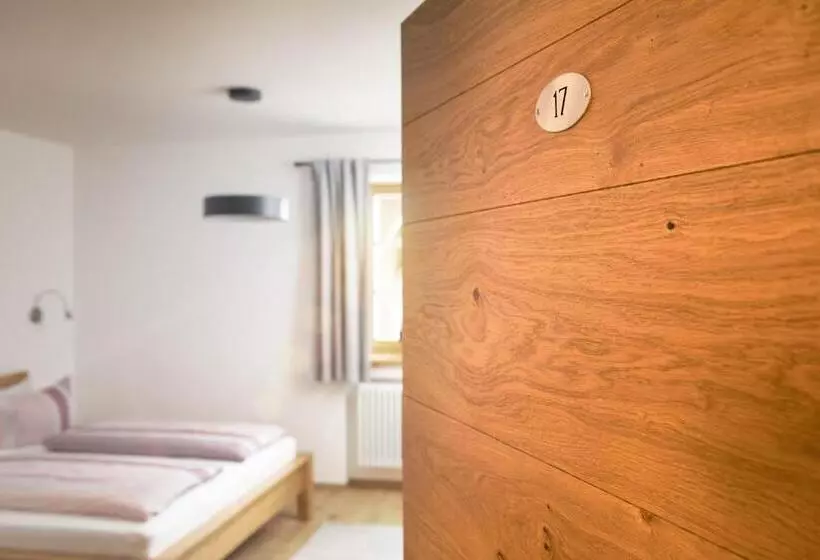 اتاق استاندارد سه نفره, Pension Bernhardhof