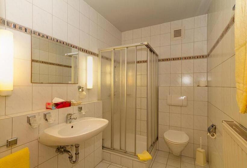 스탠다드 싱글 룸, Tilman