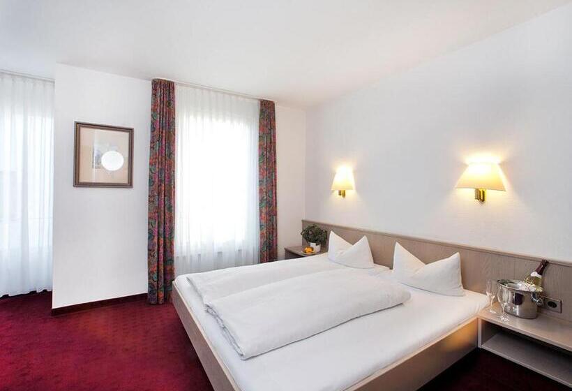 컴포트 룸, Kreuz Garni Und Bar