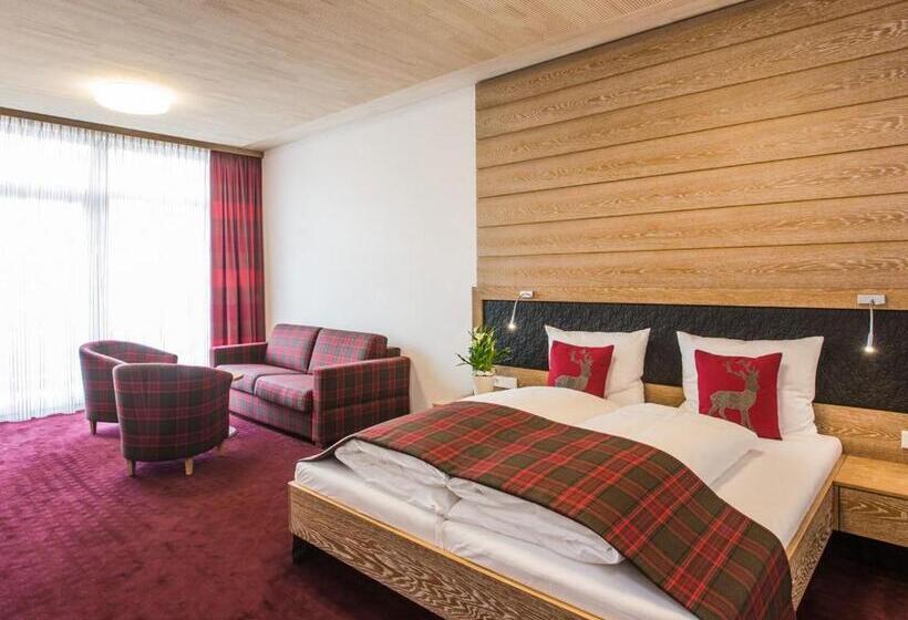 주니어 스위트, Kreuz Garni Und Bar