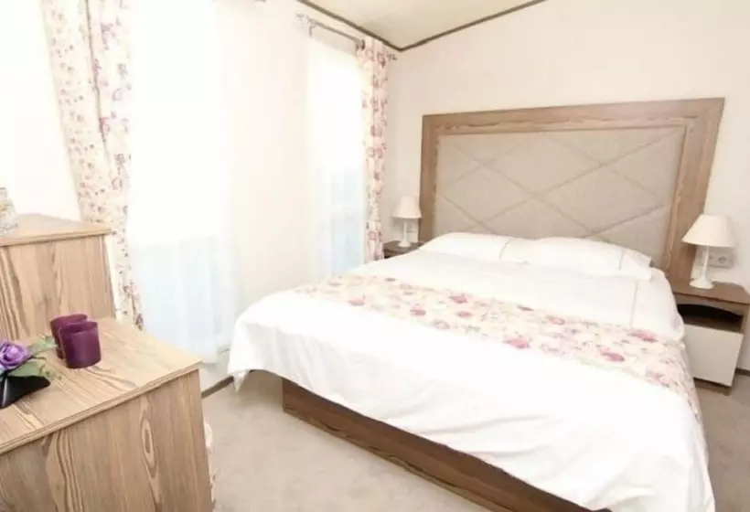 ガーデンビューデラックスルーム, Zu Jeddelohs Lodge