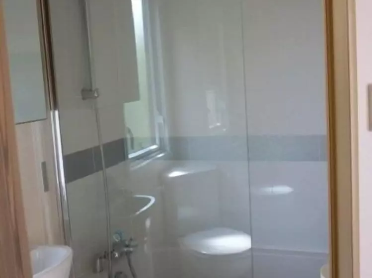 デラックスバンガロー, Zu Jeddelohs Lodge