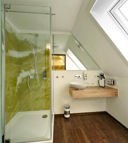 غرفة كومفورت ثلاثية, Zur Post