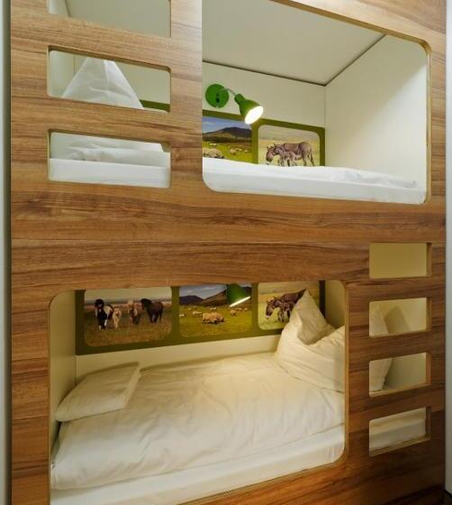 غرفة كومفورت, Zur Post